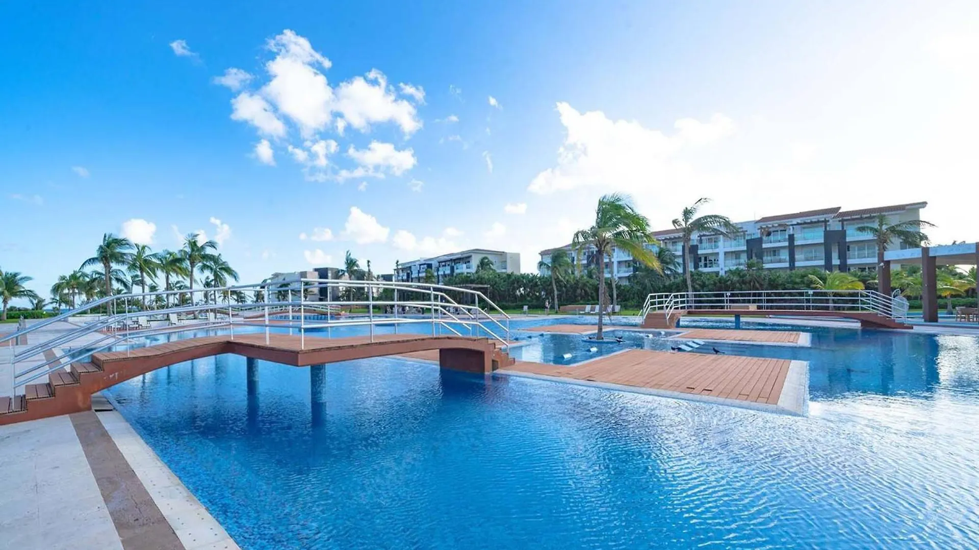 Beachfront Condo With Tub, 3 Bedroom & Pool - At Mareazul Condo Corazon 0*, Плая-дель-Кармен
