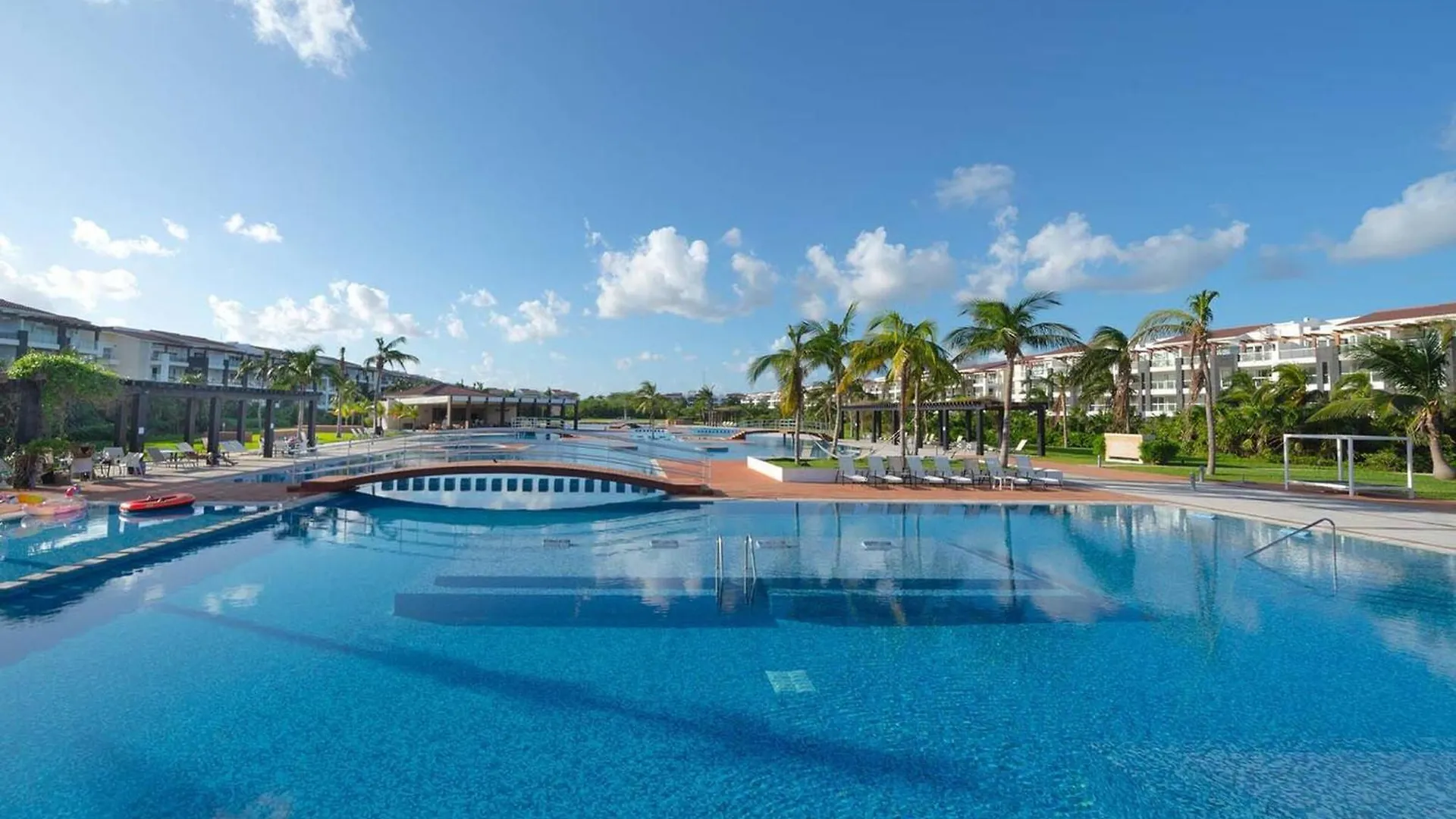 Beachfront Condo With Tub, 3 Bedroom & Pool - At Mareazul Condo Corazon Дом отдыха