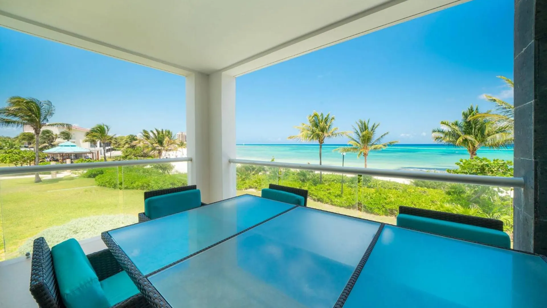 Beachfront Condo With Tub, 3 Bedroom & Pool - At Mareazul Condo Corazon