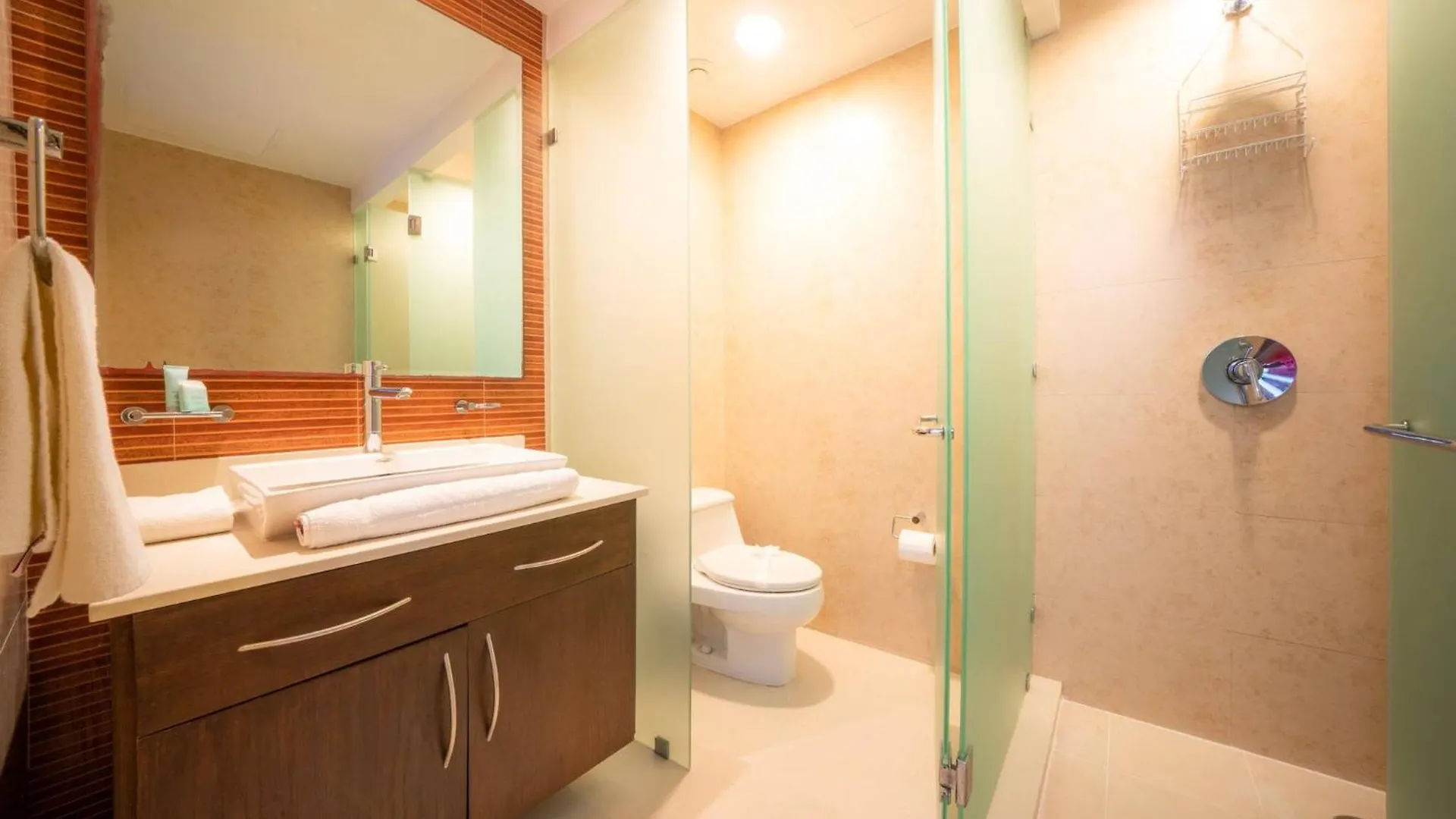 Beachfront Condo With Tub, 3 Bedroom & Pool - At Mareazul Condo Corazon Дом отдыха Плая-дель-Кармен