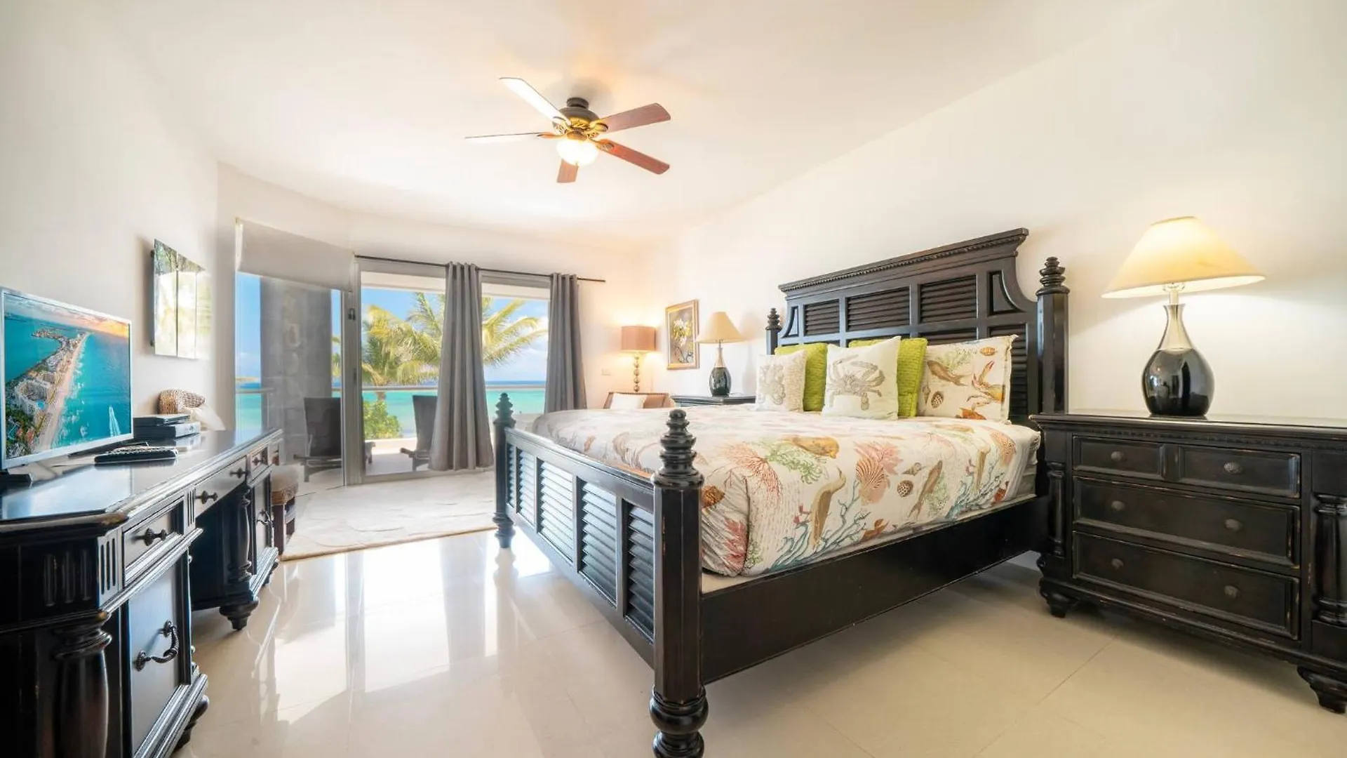 Дом отдыха Beachfront Condo With Tub, 3 Bedroom & Pool - At Mareazul Condo Corazon Мексика