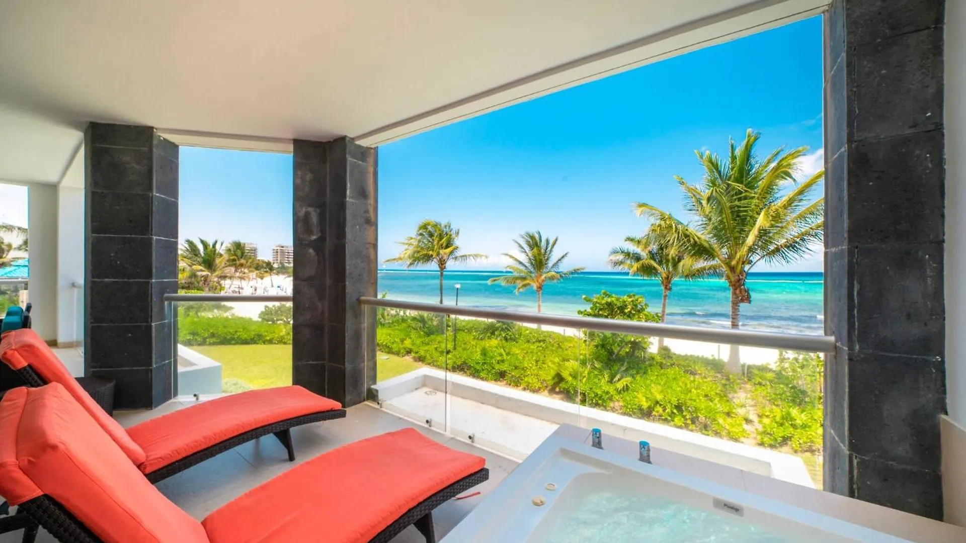 Beachfront Condo With Tub, 3 Bedroom & Pool - At Mareazul Condo Corazon